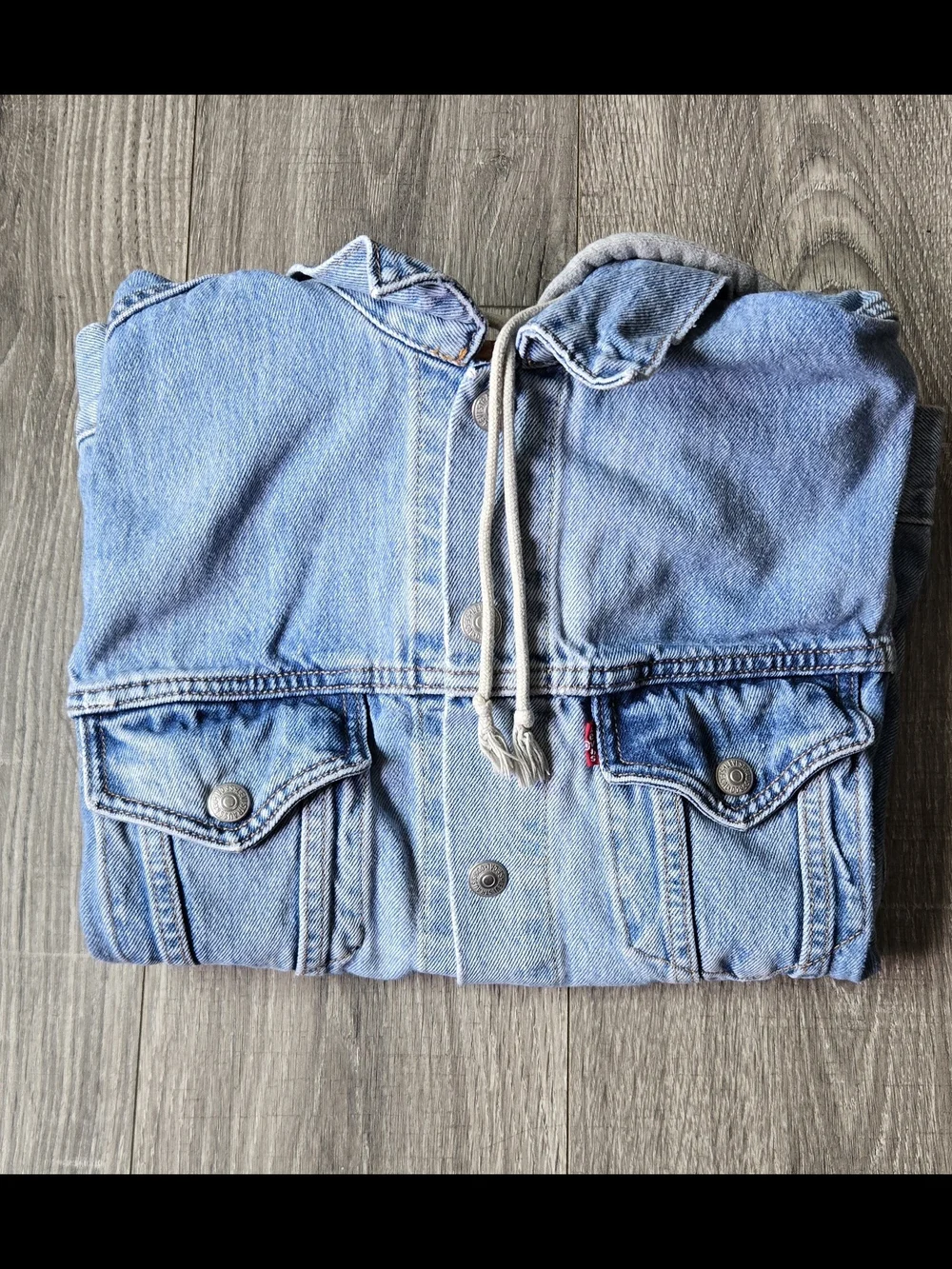 Levi's Light Blue Denim Trucker Jacket with Gray Hoodie Sleeves - Picture 2 of 6